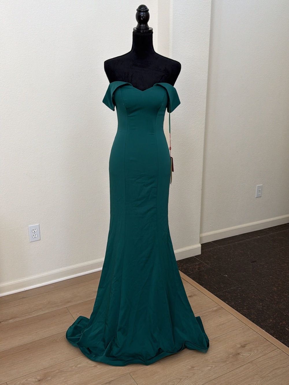 NWT May Queen Hunter Green Off Shoulder Mermaid Gown Size 2